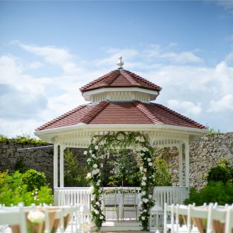 Garden Pavillion, Weddings Outdoor Ceremony at County Arms, Birr (7)